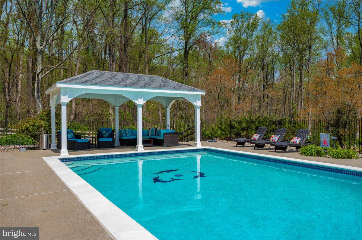 TWELVE HILLS - Residential