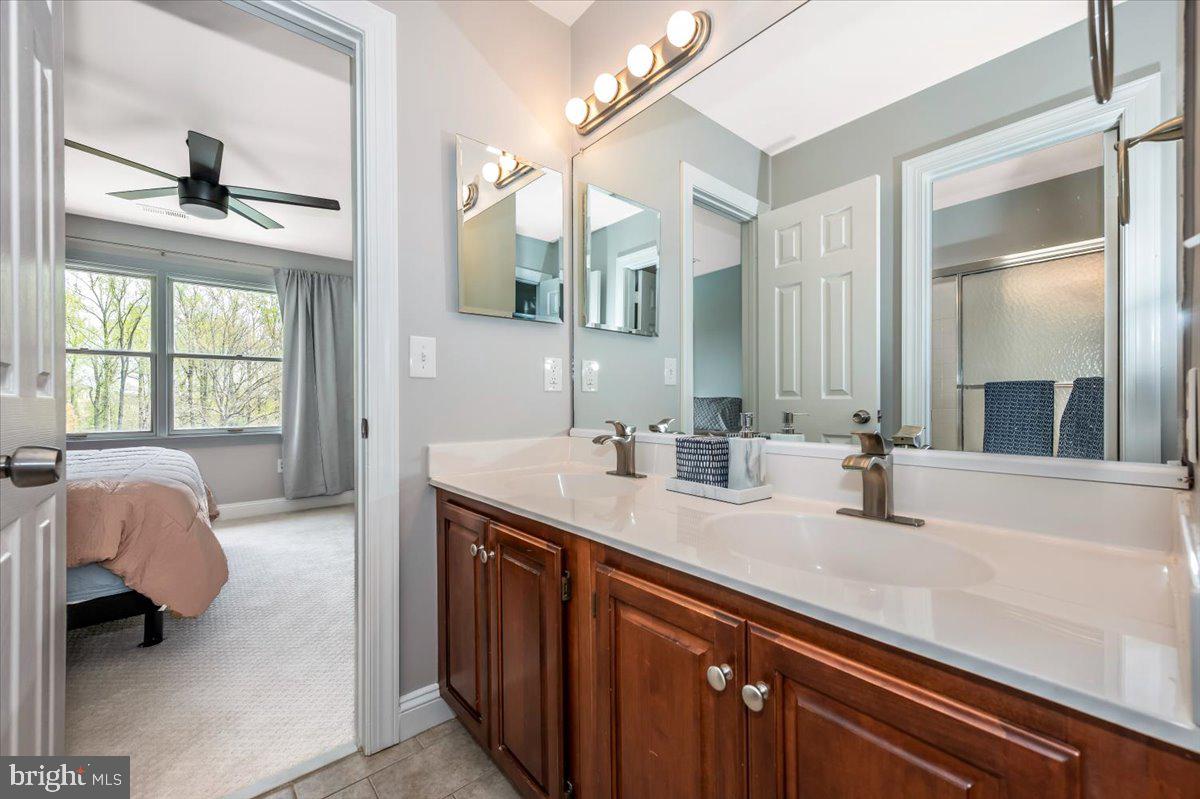 TWELVE HILLS - Residential