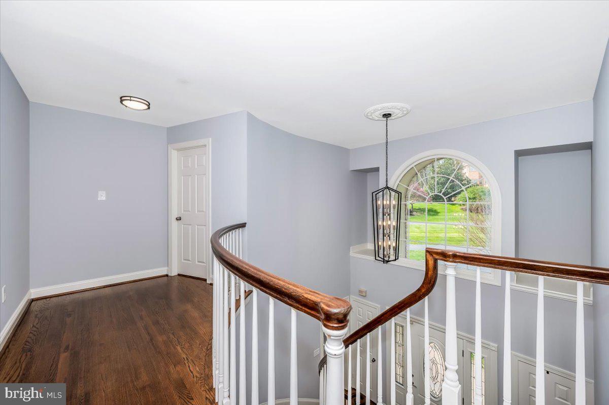 TWELVE HILLS - Residential