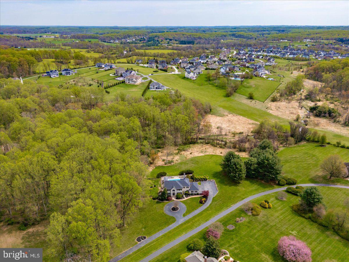 TWELVE HILLS - Residential