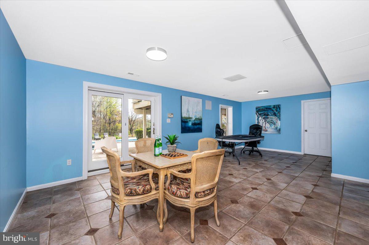 TWELVE HILLS - Residential