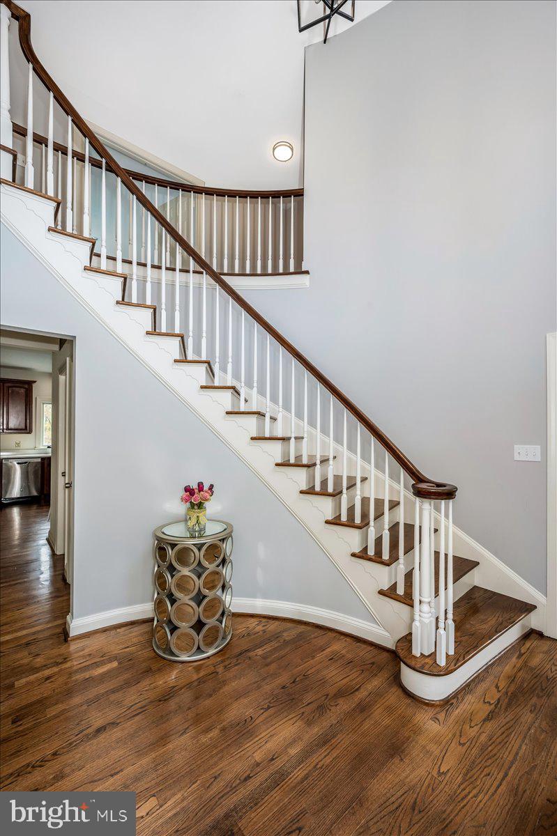 TWELVE HILLS - Residential