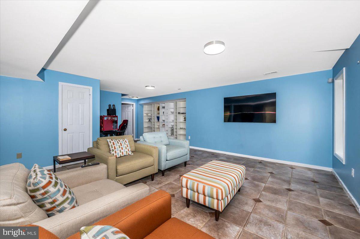 TWELVE HILLS - Residential