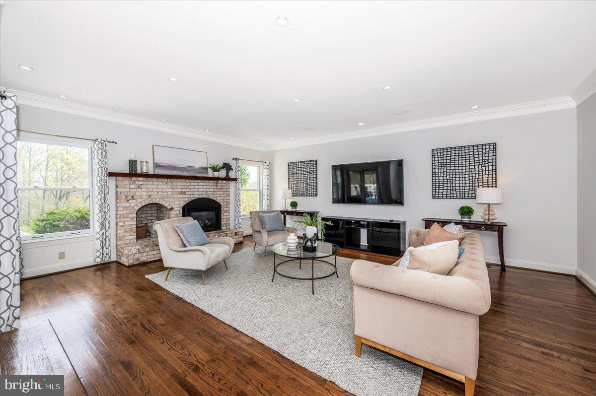 TWELVE HILLS - Residential