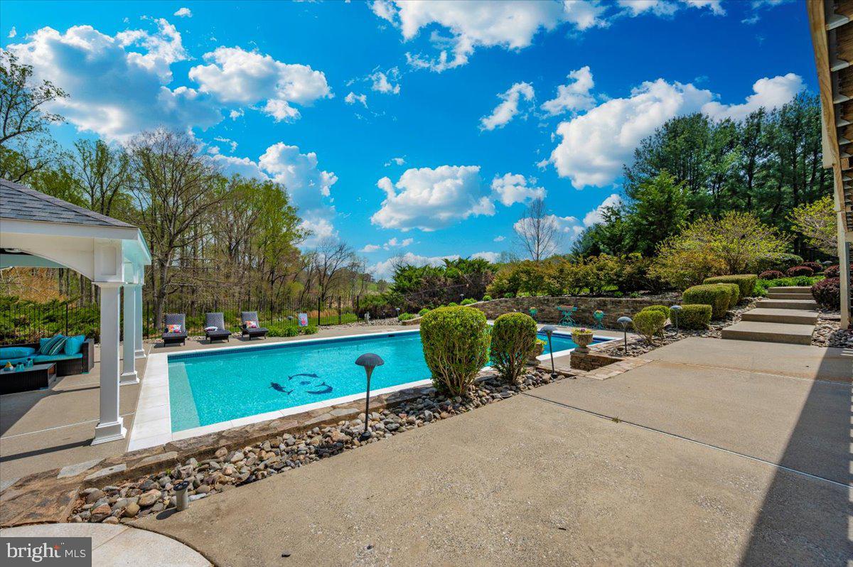 TWELVE HILLS - Residential