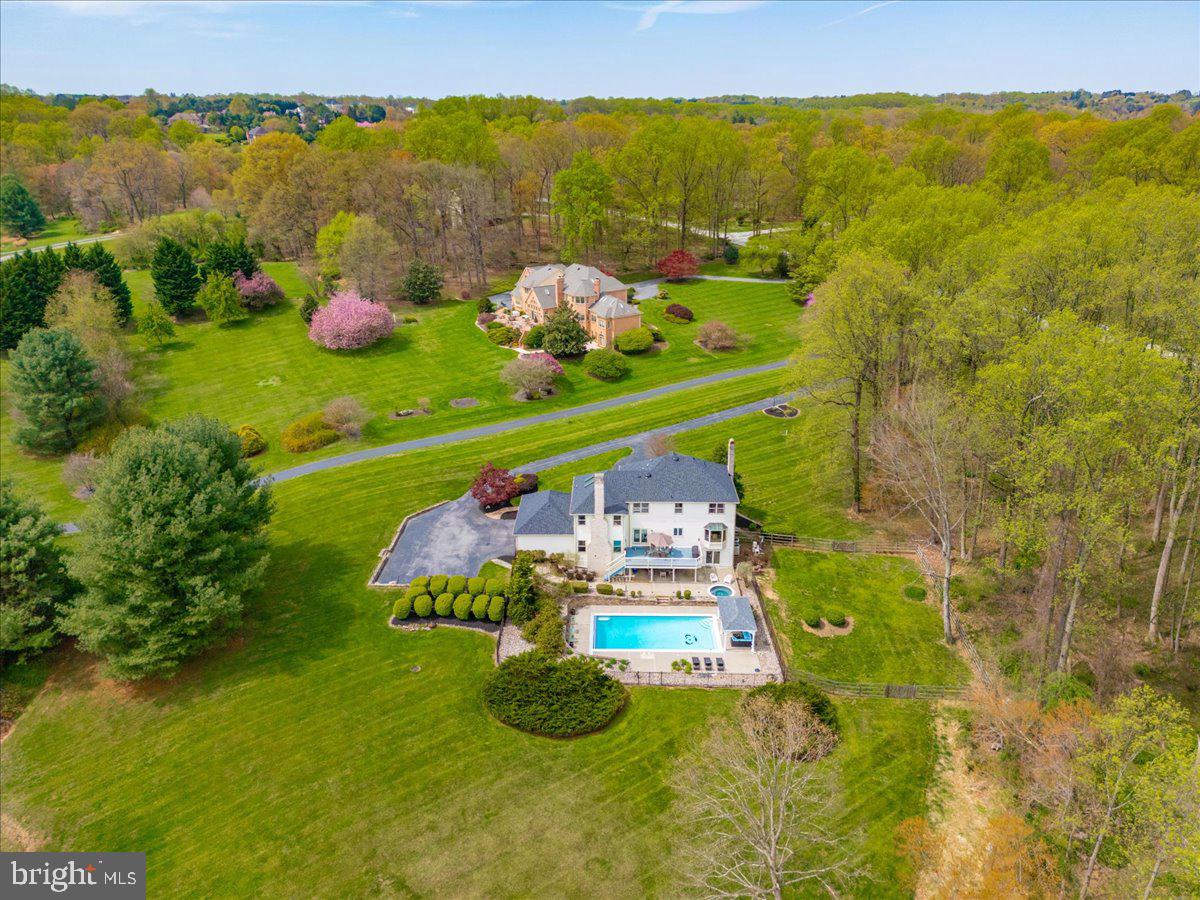 TWELVE HILLS - Residential