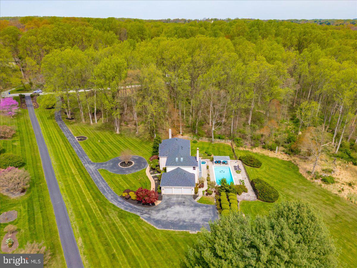 TWELVE HILLS - Residential