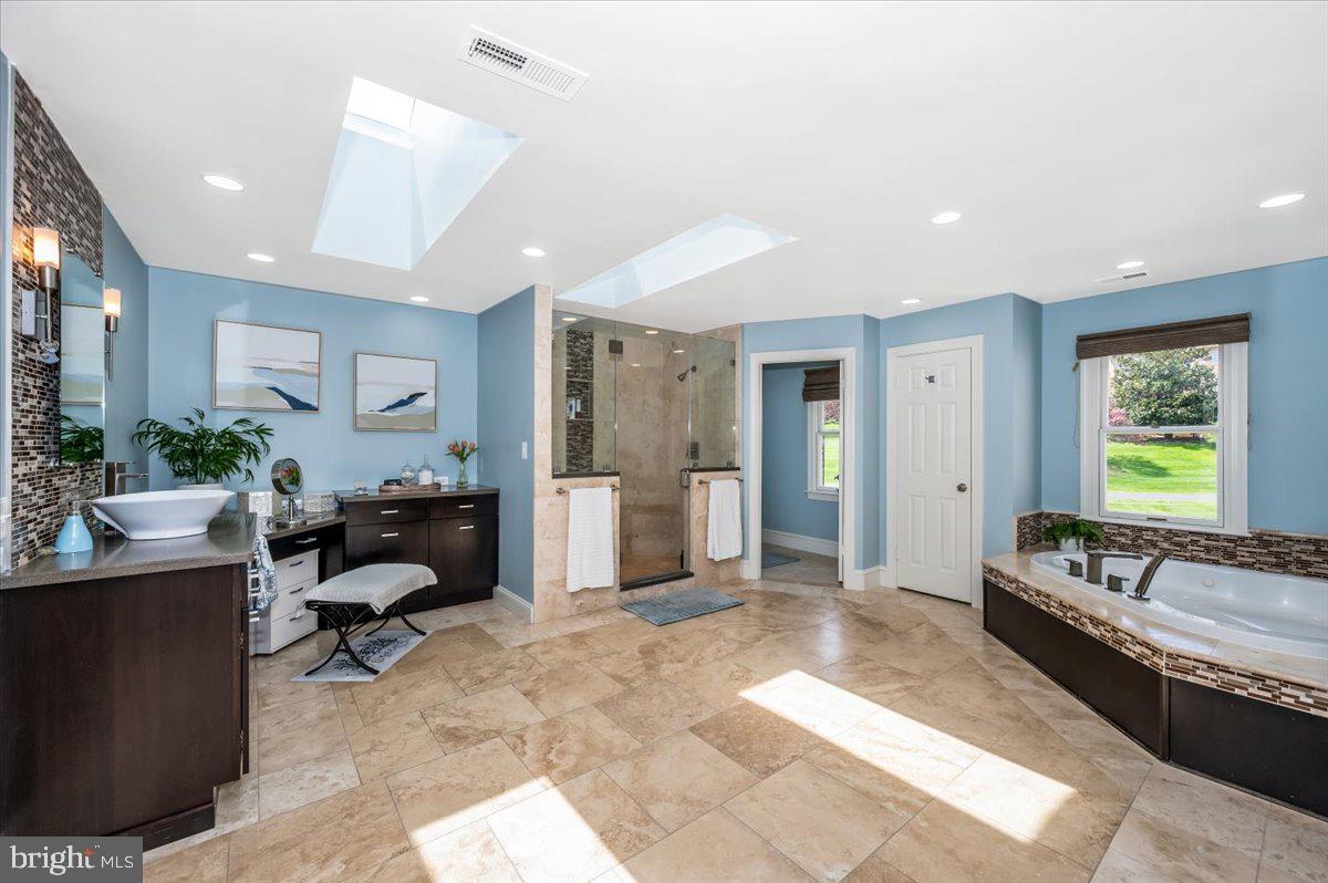 TWELVE HILLS - Residential