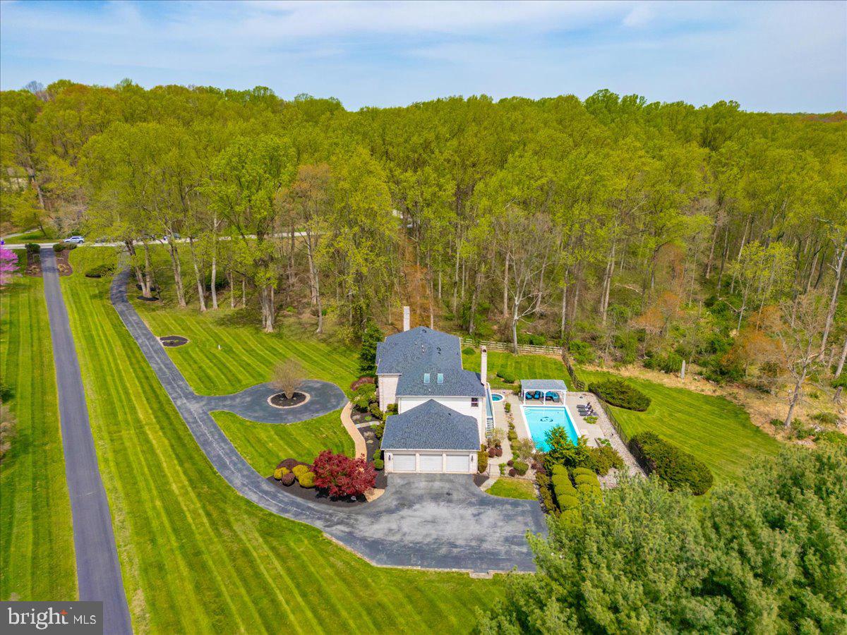 TWELVE HILLS - Residential