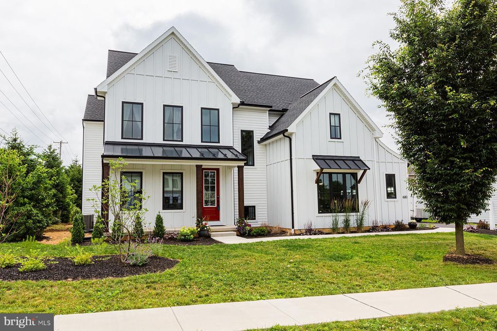 Photo of 600 STONEHENGE DR, LITITZ, PA 17543 (MLS # PALA2020848)