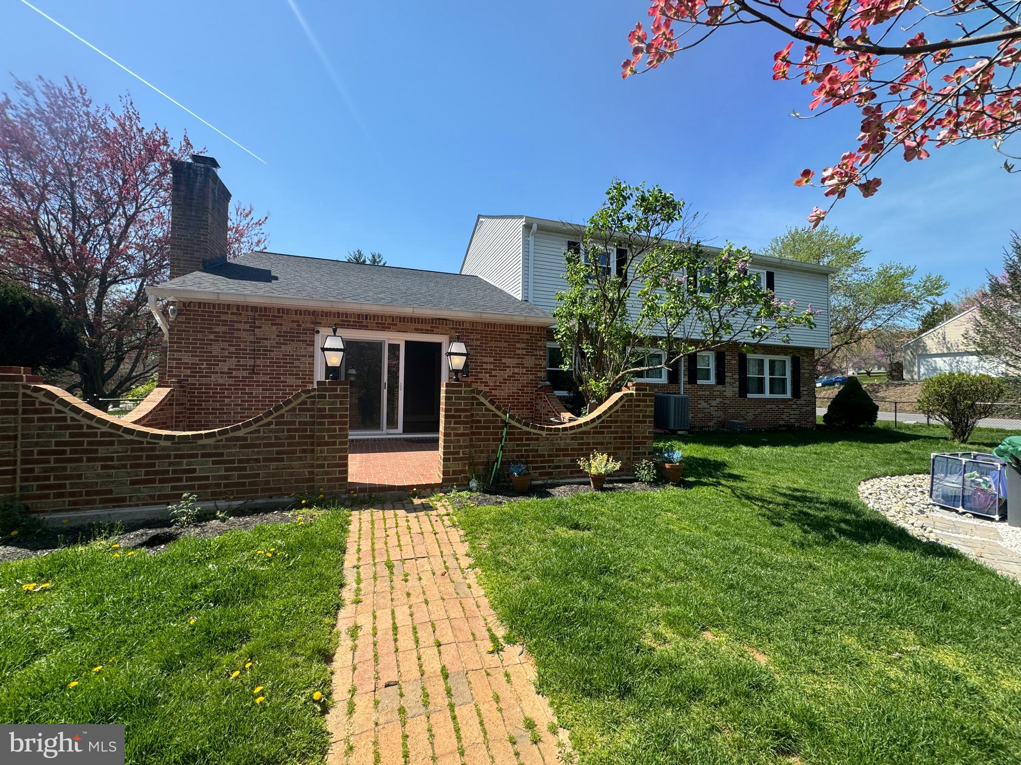 BRIARWOOD - Residential Lease