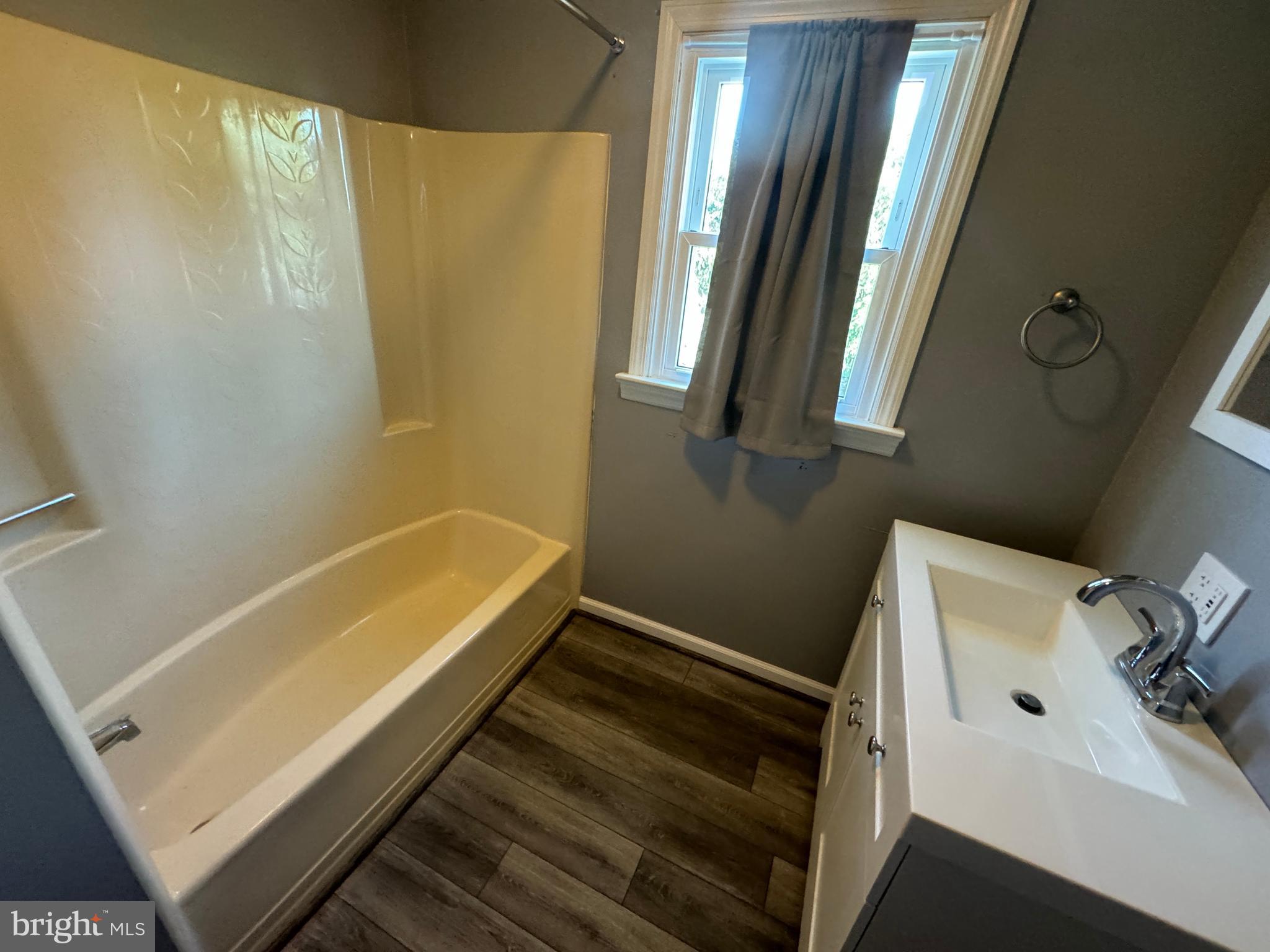 BRIARWOOD - Residential Lease