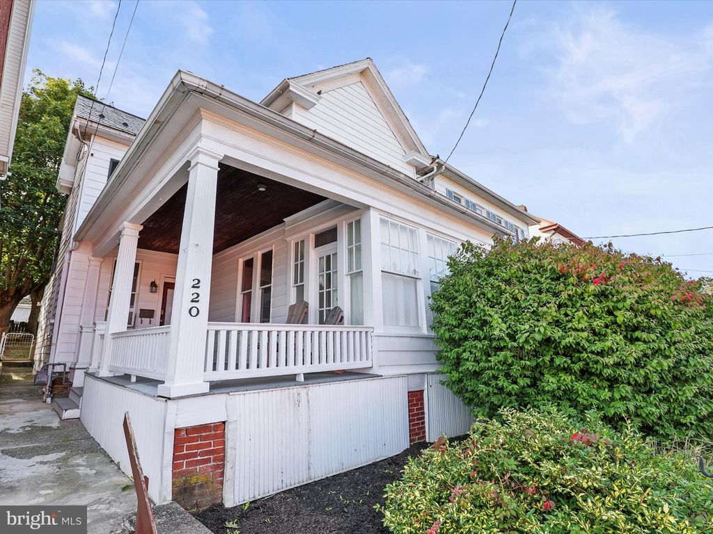 Photo of 220 W Broadway, RED LION, PA 17356 (MLS # PAYK2091016)