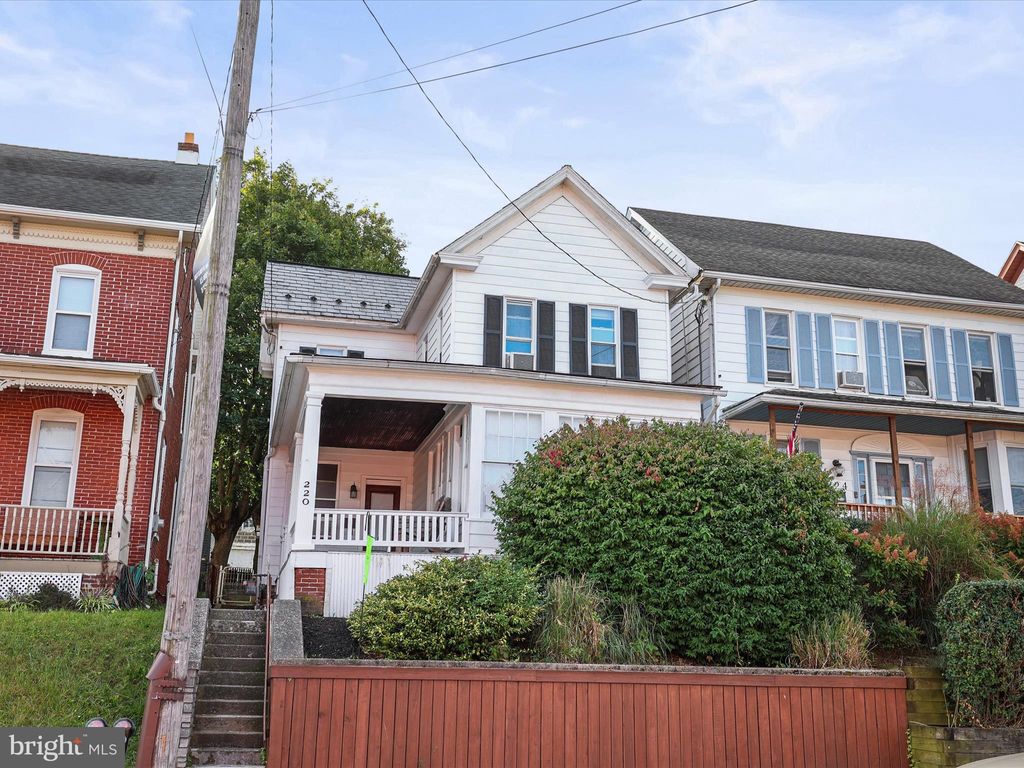 Photo of 220 W Broadway, RED LION, PA 17356 (MLS # PAYK2091016)