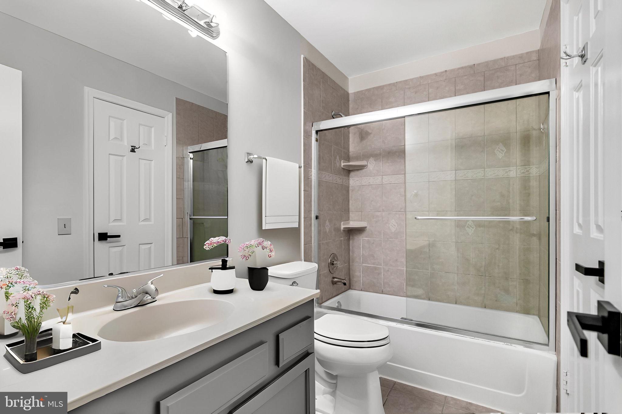 LONDON TOWN WEST - Residential