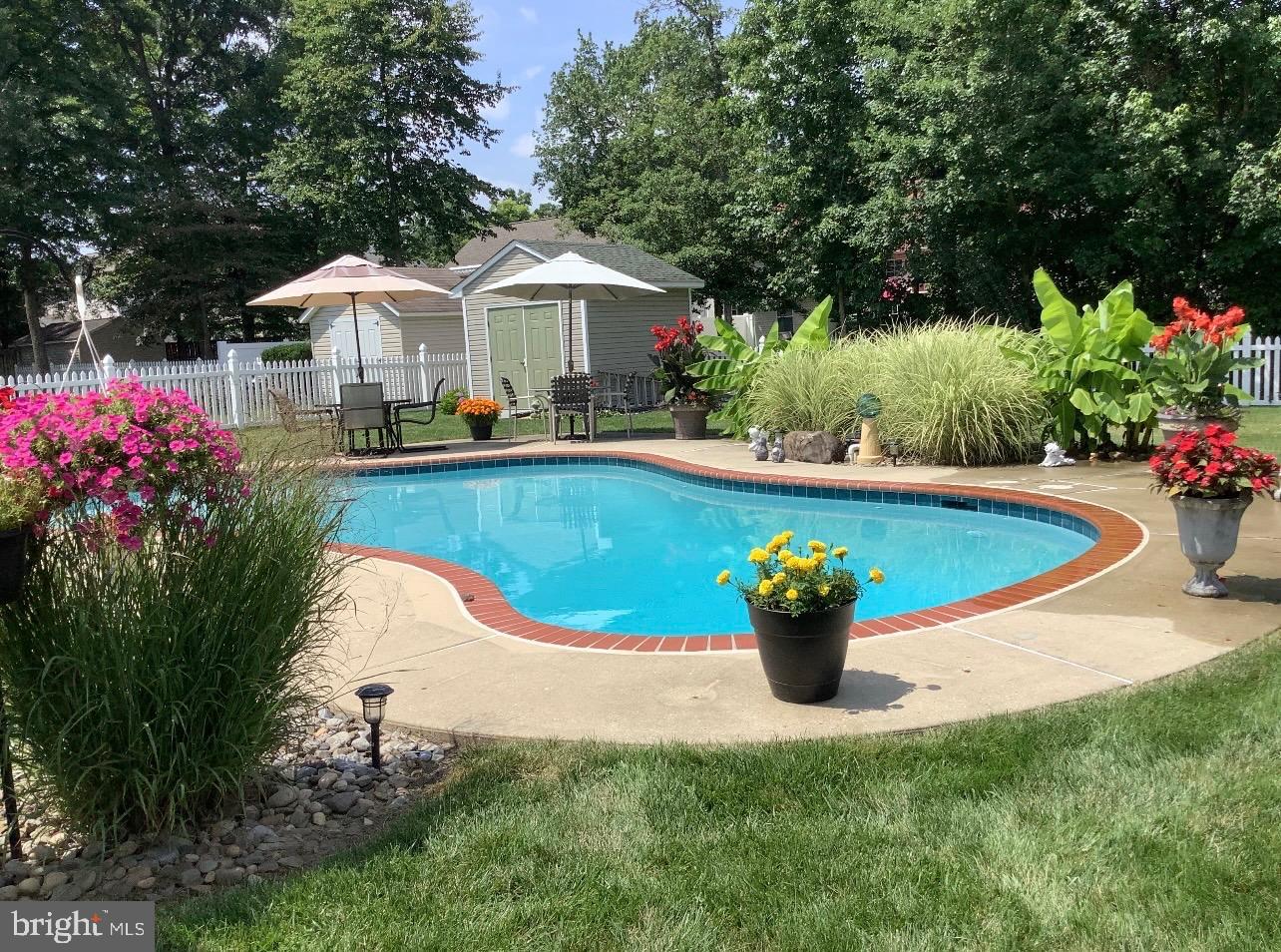 706 WILLOW TREE DRIVE