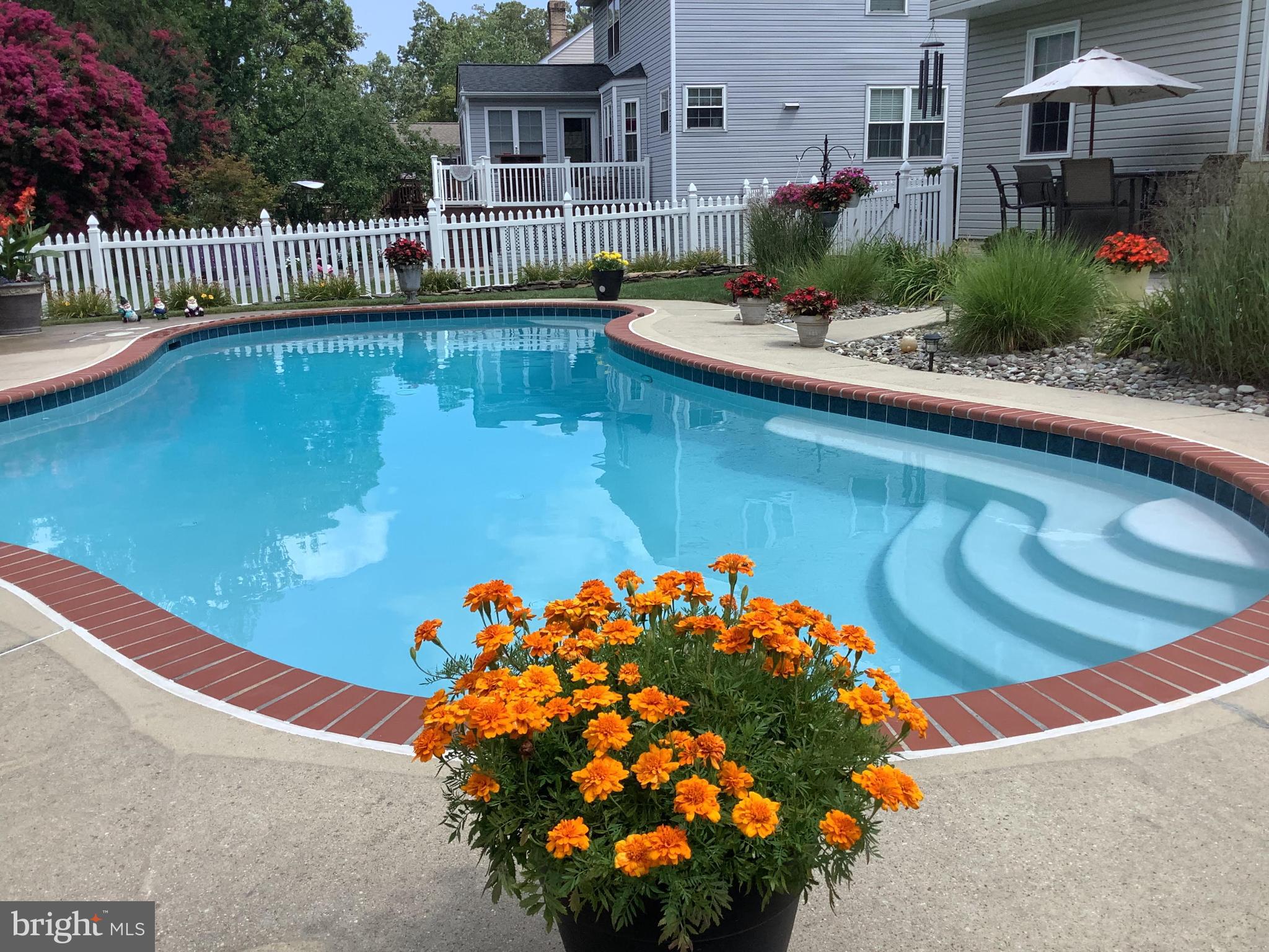 706 WILLOW TREE DRIVE