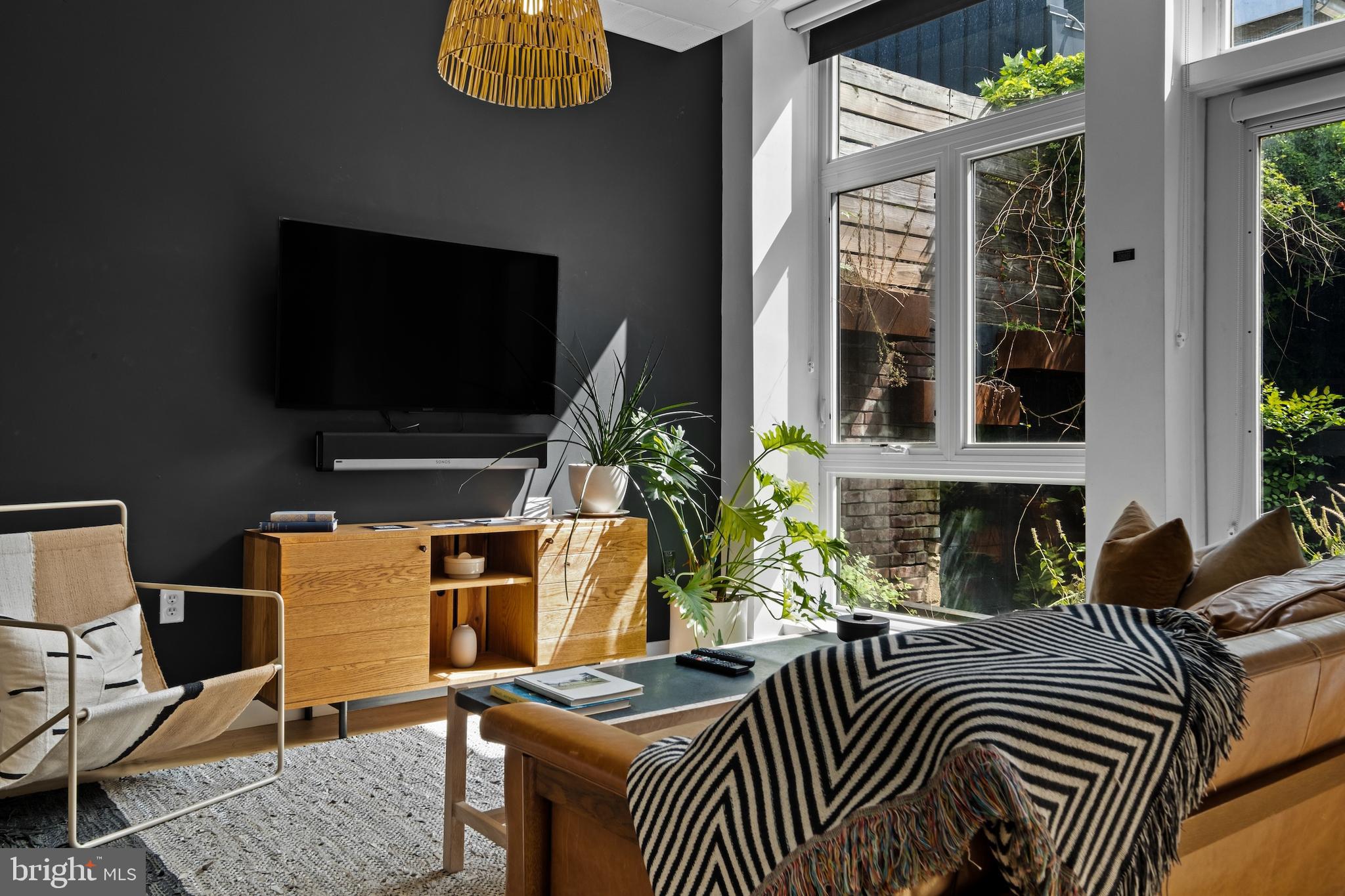 1421 N FRONT STREET 23