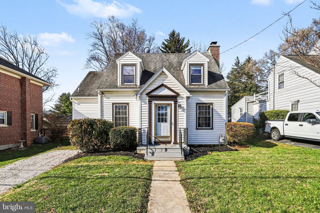 Photo of 132 Locust Grove Road, YORK, PA 17402 (MLS # PAYK2097662)