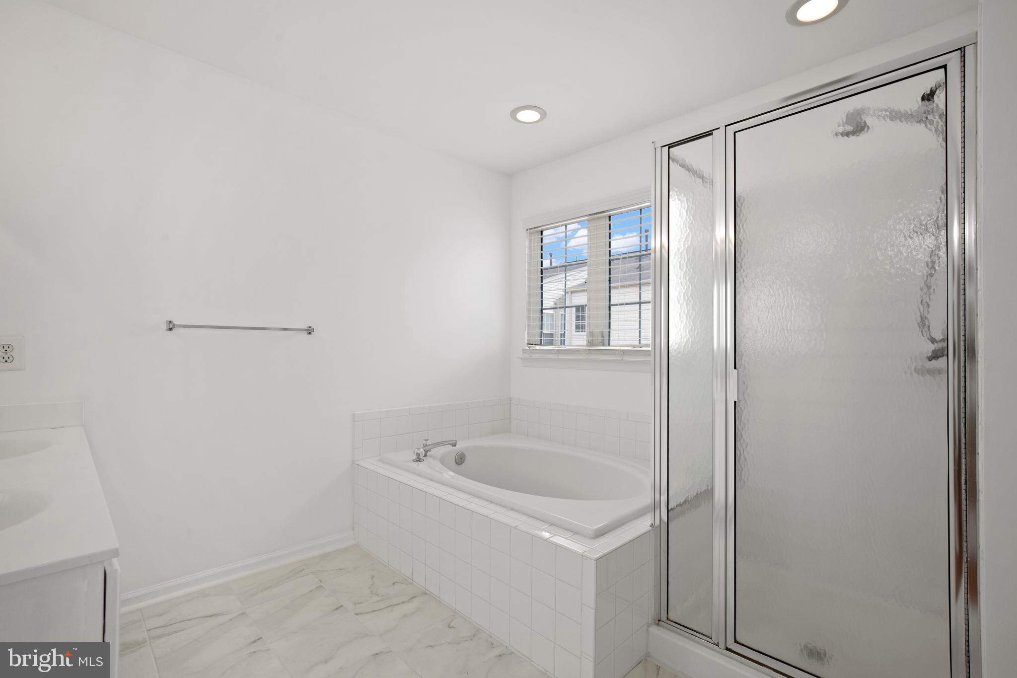 WELLESLEY - Residential Lease