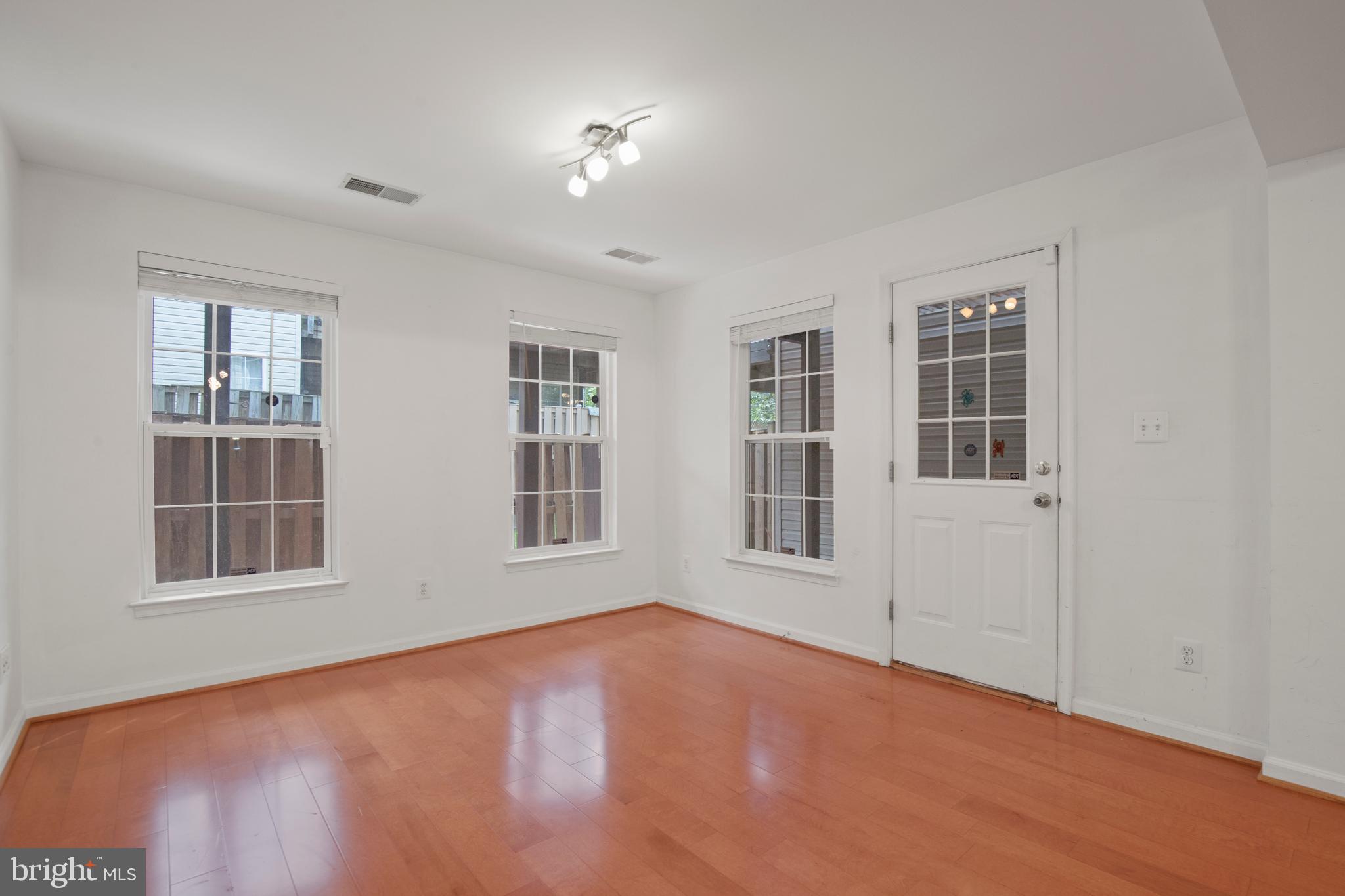 WELLESLEY - Residential Lease