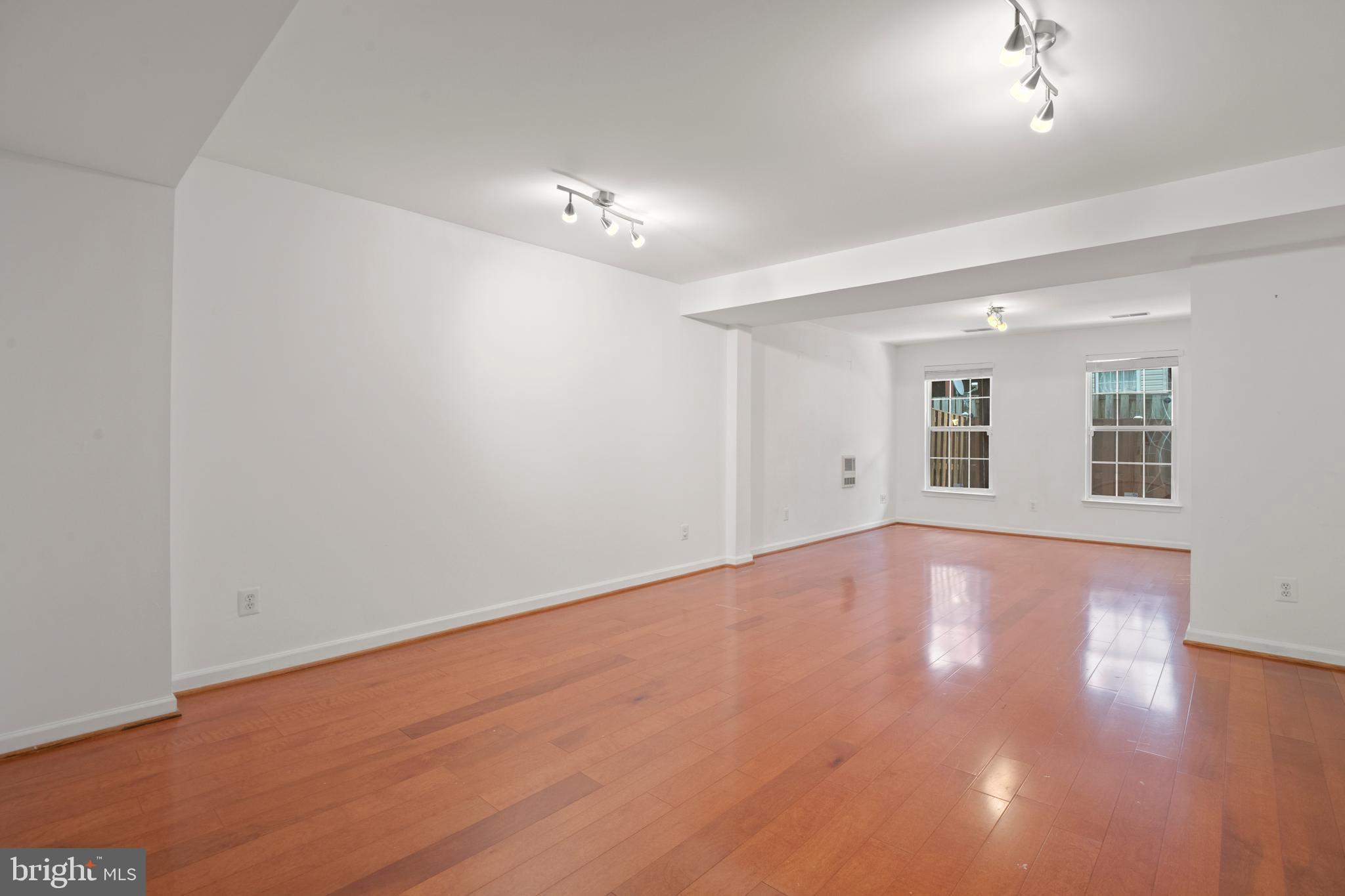 WELLESLEY - Residential Lease