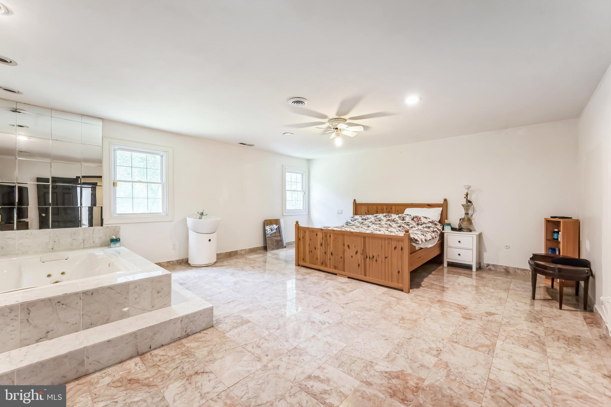 JUSTA FARMS - Residential