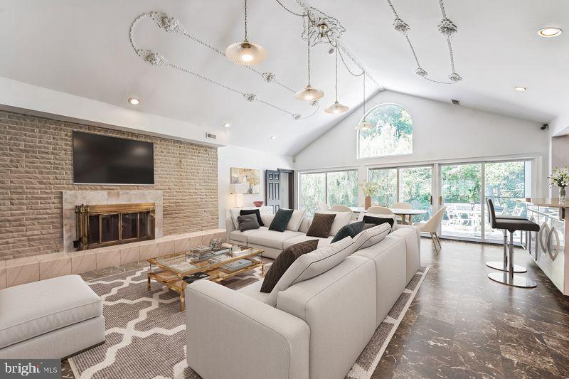 JUSTA FARMS - Residential