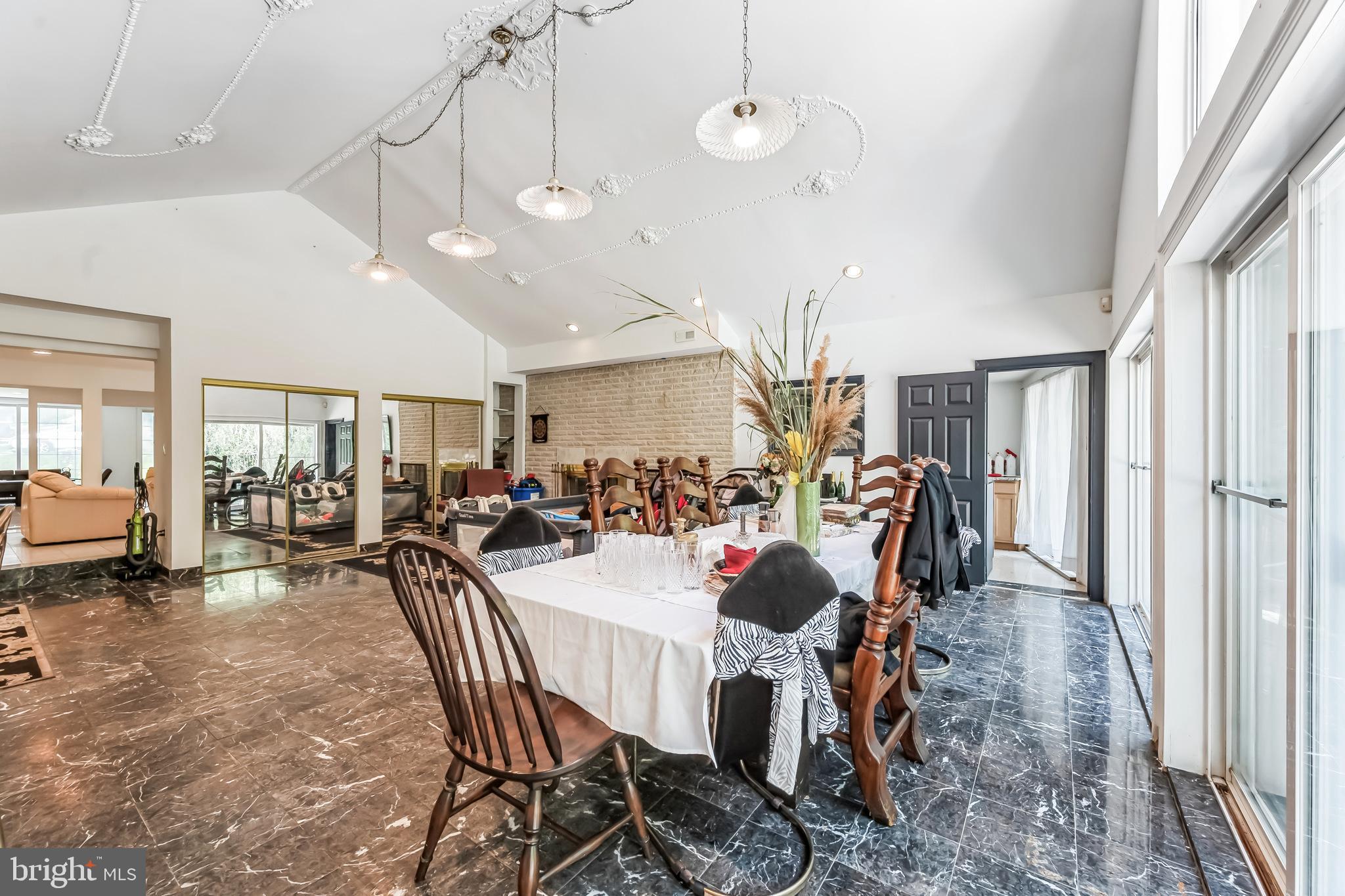 JUSTA FARMS - Residential