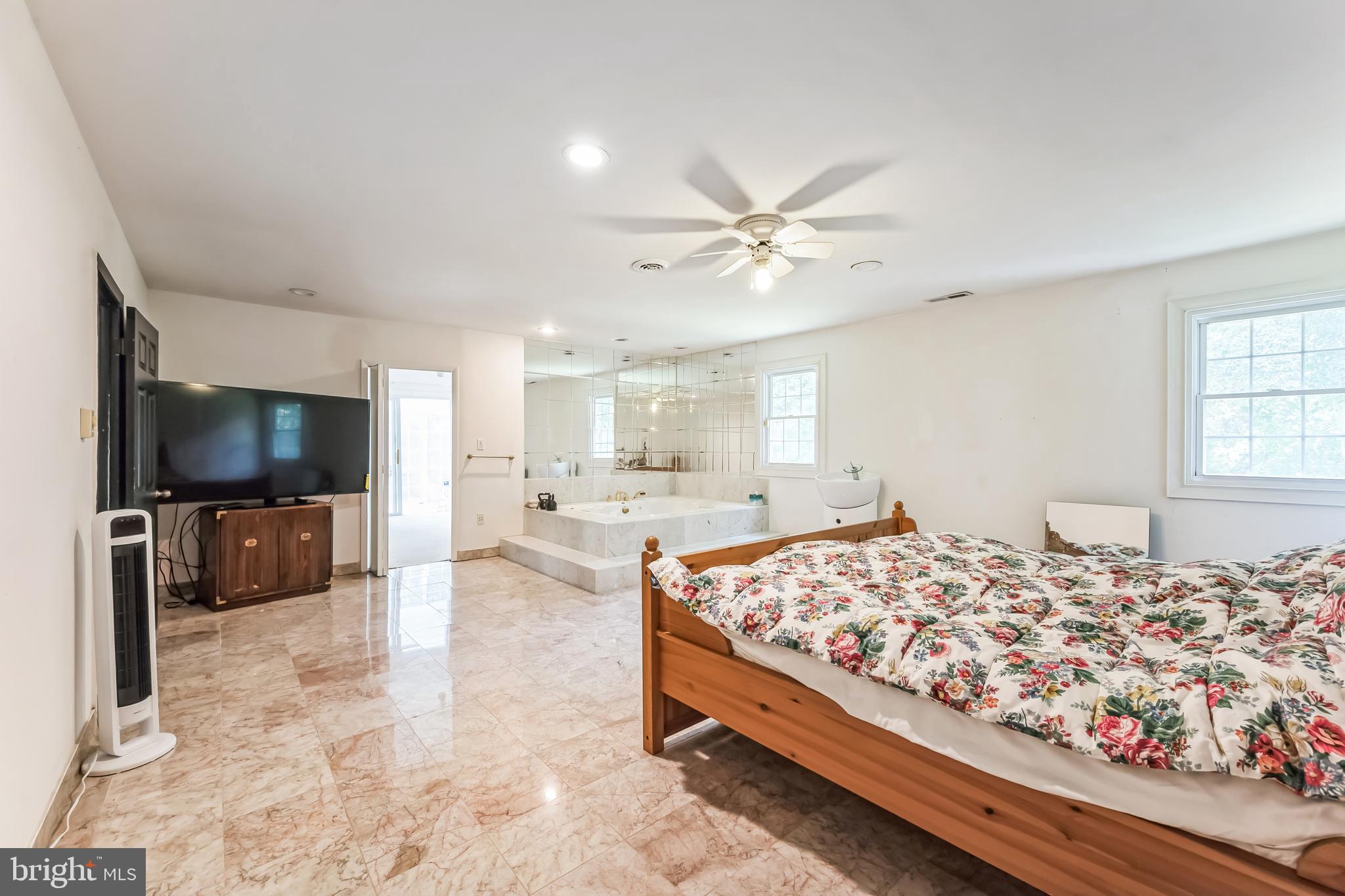 JUSTA FARMS - Residential