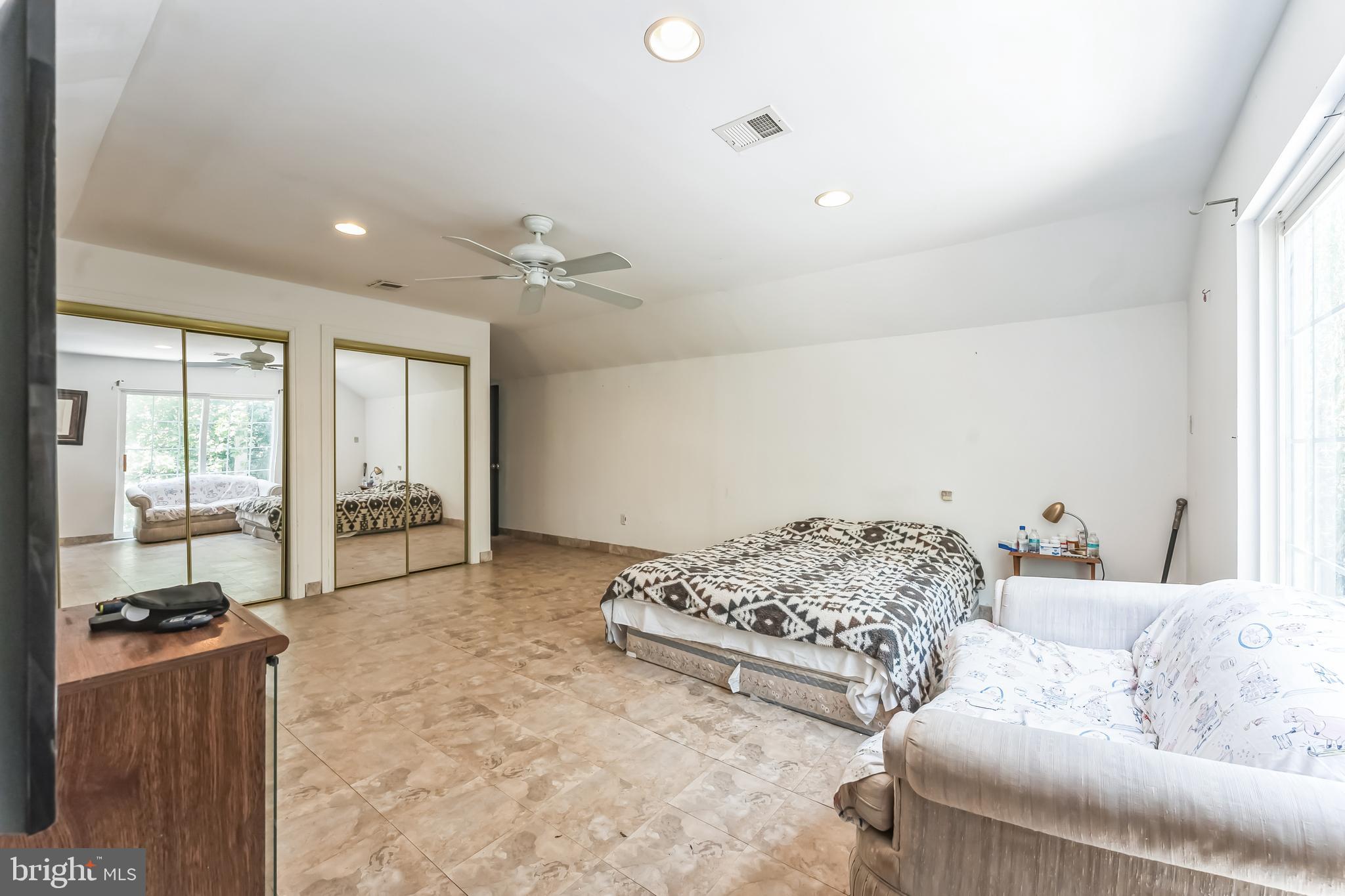 JUSTA FARMS - Residential