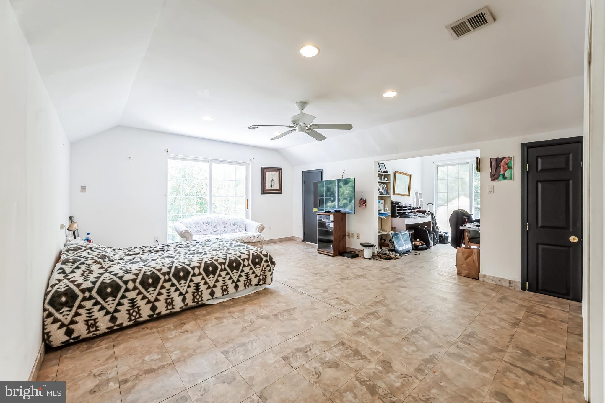 JUSTA FARMS - Residential