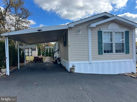 207 GREEN HILL DRIVE GREEN LANE PA 18054