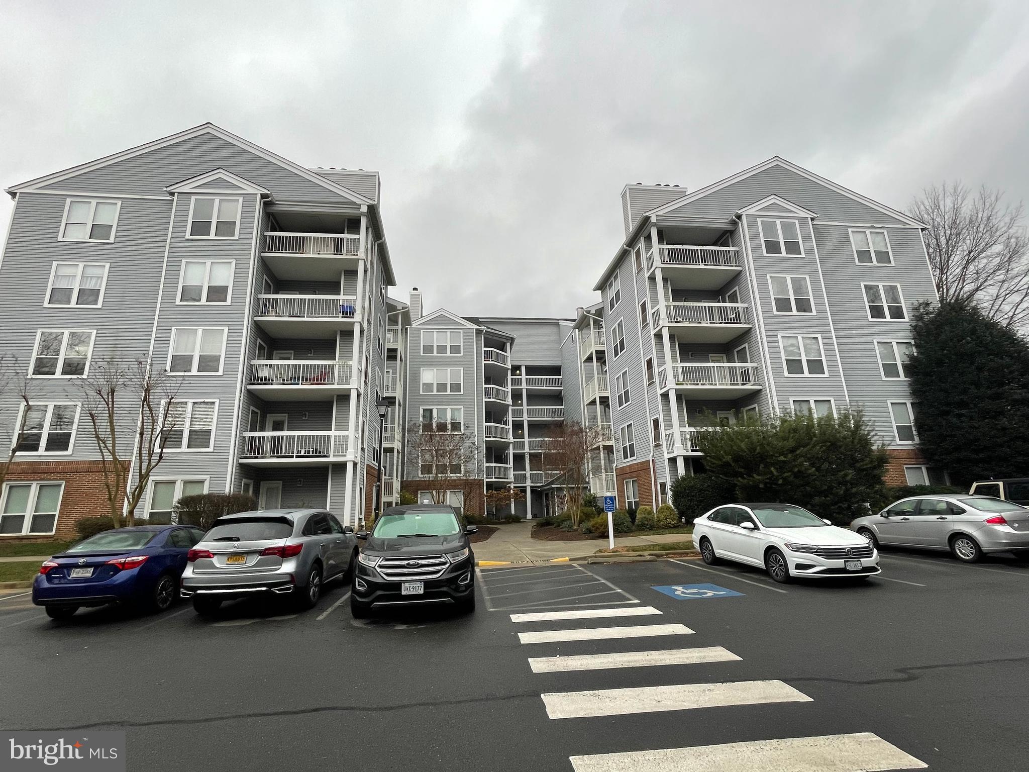 FOUR WINDS AT OAKTON - Residential Lease