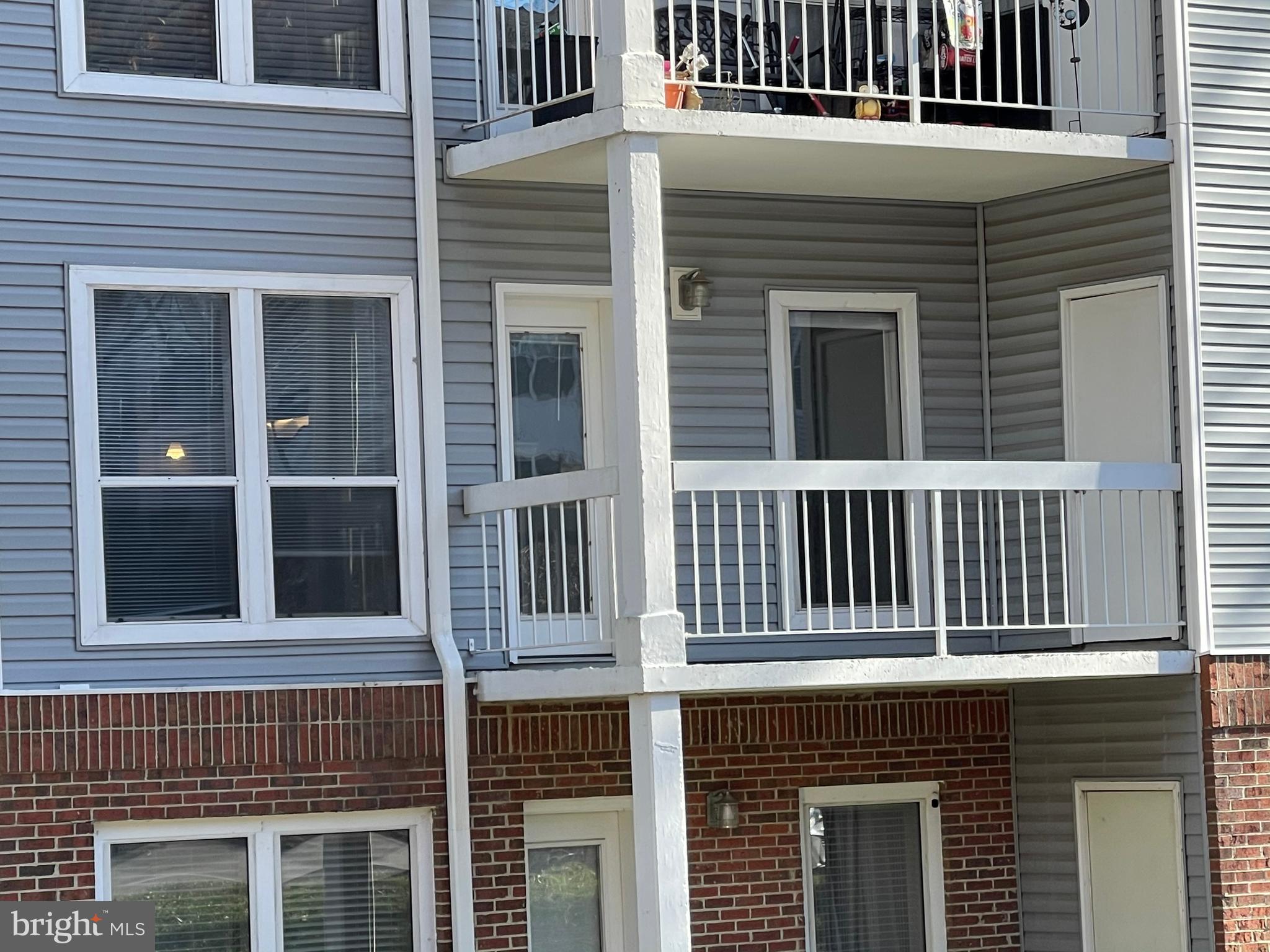 FOUR WINDS AT OAKTON - Residential Lease