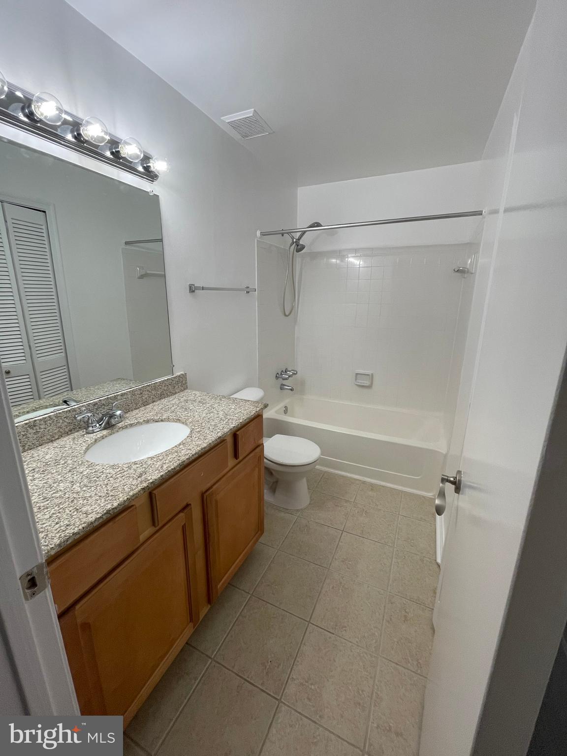 FOUR WINDS AT OAKTON - Residential Lease