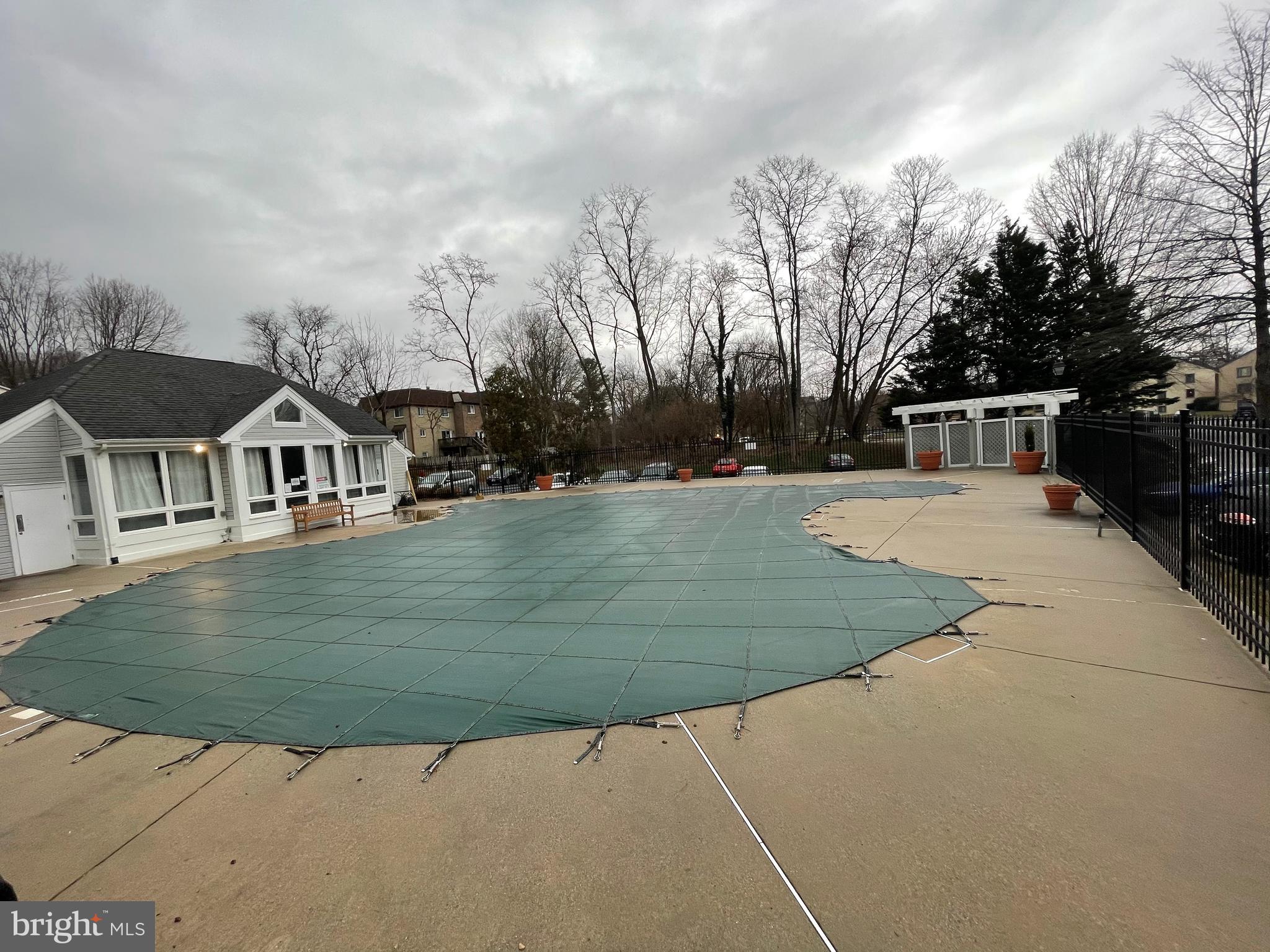 FOUR WINDS AT OAKTON - Residential Lease