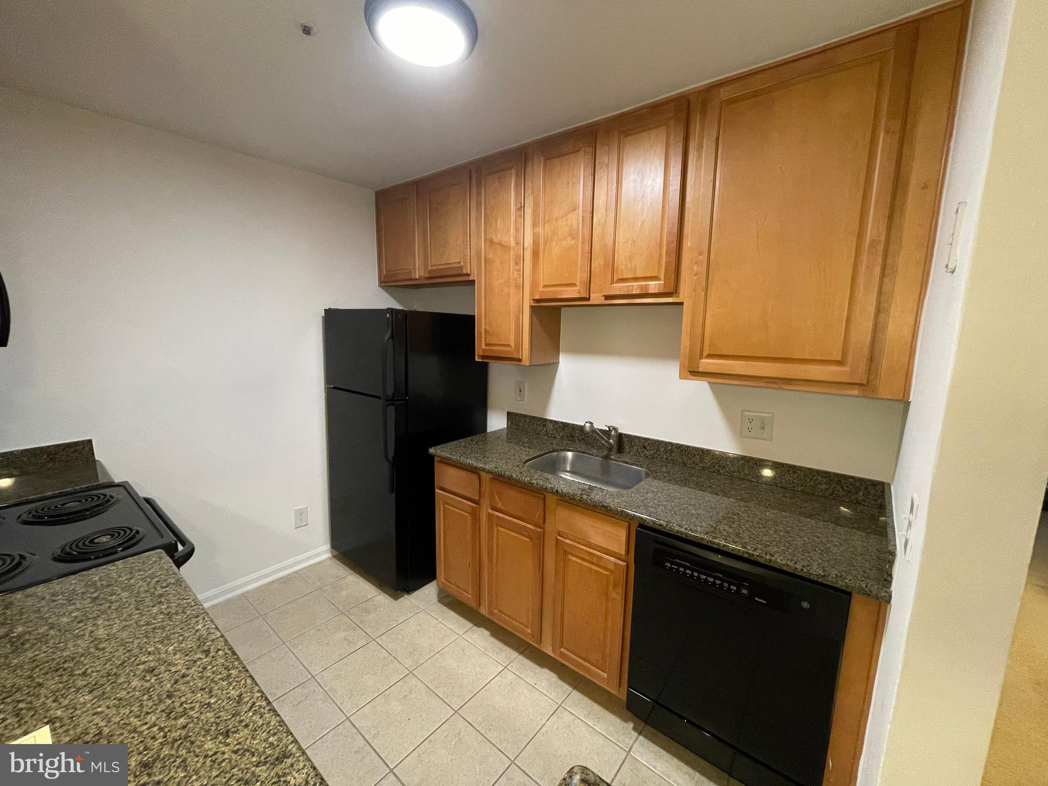 FOUR WINDS AT OAKTON - Residential Lease