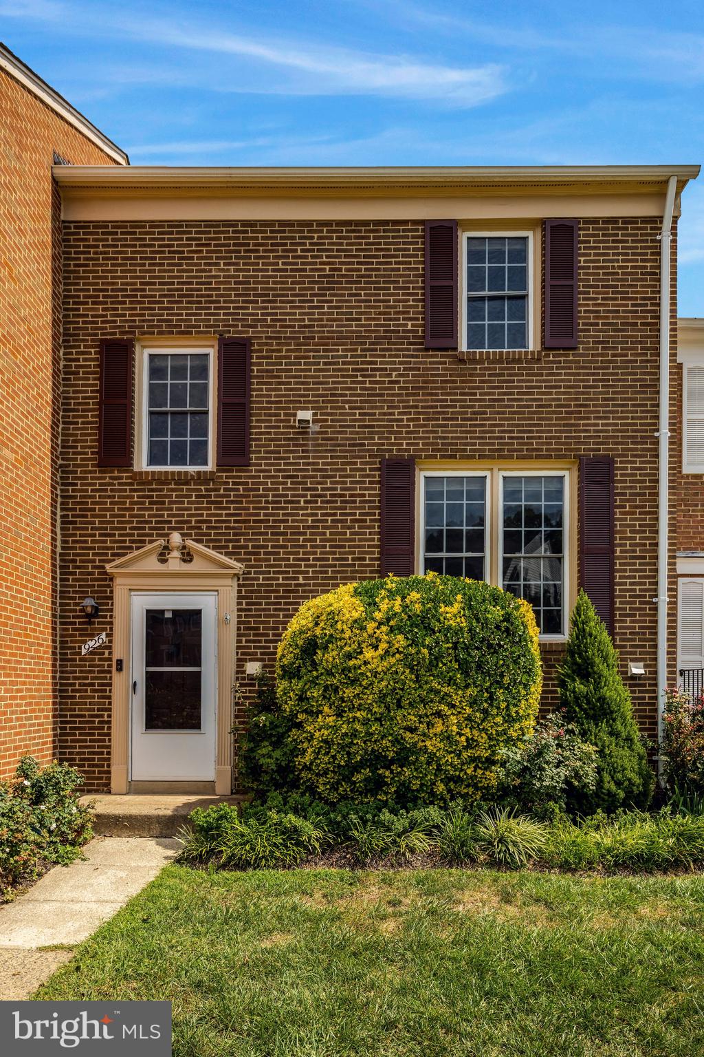 926 SHERWOOD COURT