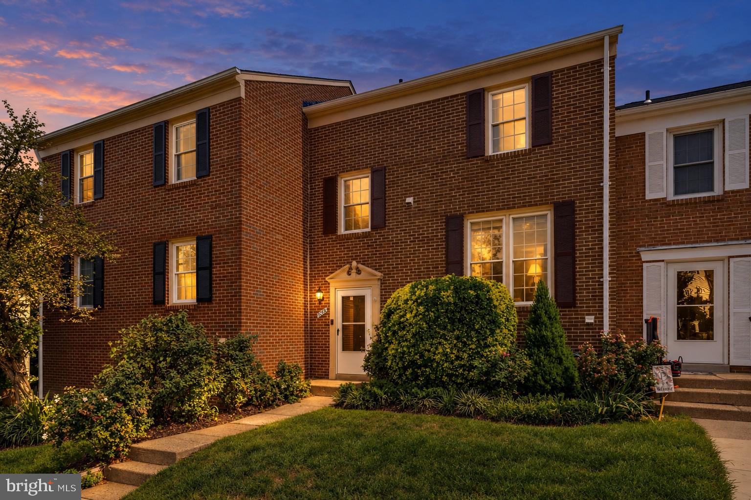 926 SHERWOOD COURT