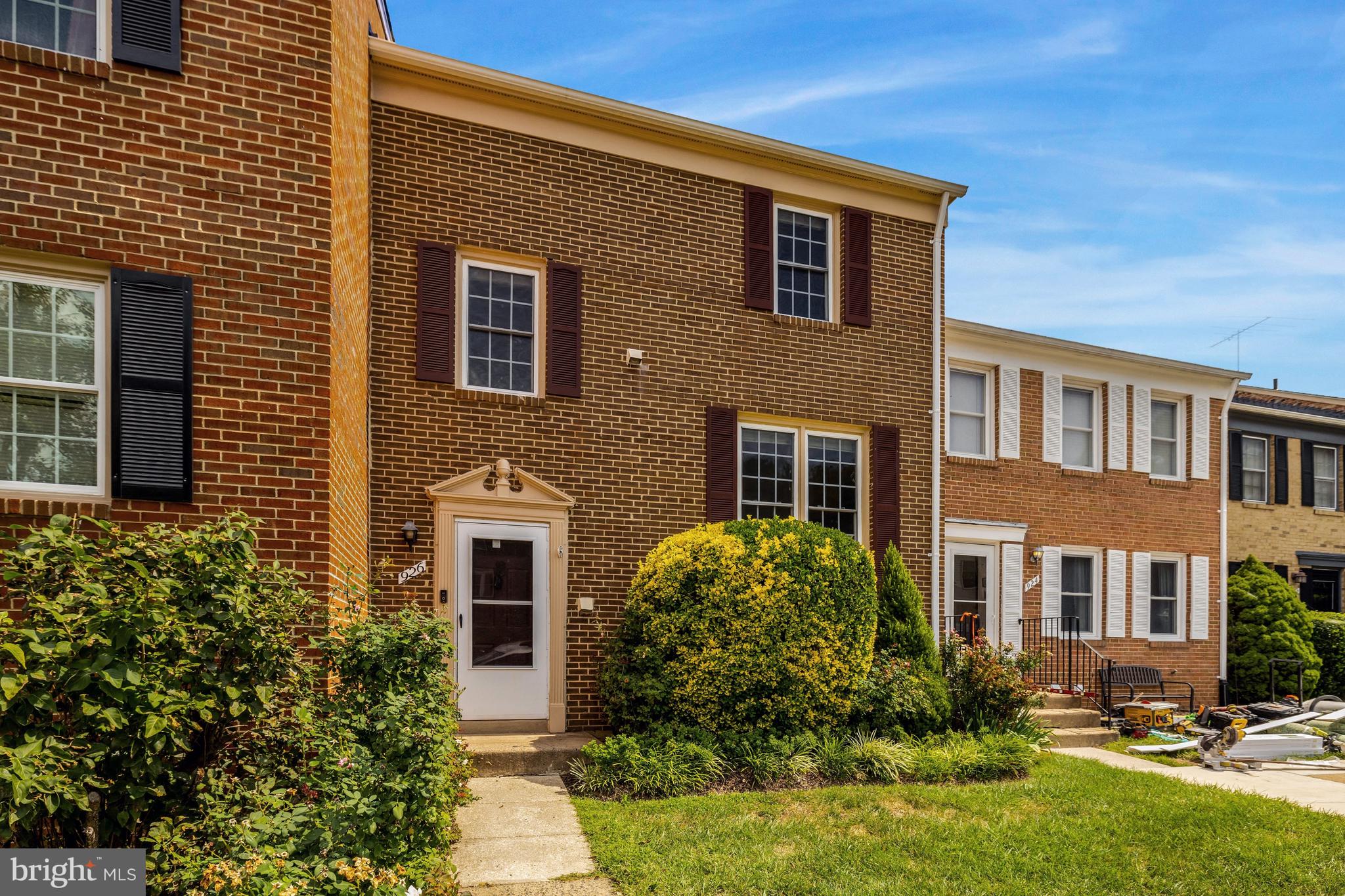 926 SHERWOOD COURT