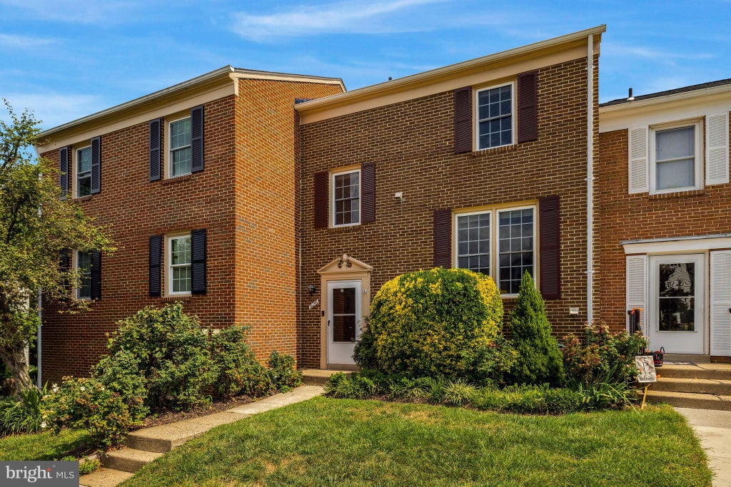 Photo of 926 Sherwood Court, STERLING, VA 20164 (MLS # VALO2135628)