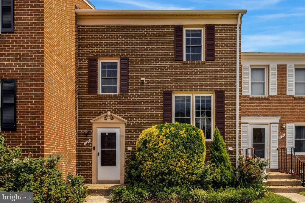 Photo of 926 Sherwood Court, STERLING, VA 20164 (MLS # VALO2135628)