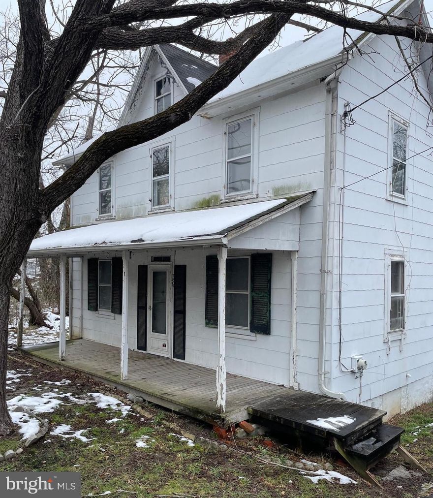 AMAZING INVESTMENT OPPORTUNITY!! Seller is looking for a serious investor or a handy homeowner that is seeking a great investment opportunity. This property can be fixed up and resold for quick cash, rented for great cash flow, or made into a great home for a family! Property will be sold AS - IS. Seller will not consider any inspection contingencies and will only consider cash or private money offers. Property is vacant and easy to show so schedule your showing today! **We currently have multiple offers in hand and are asking for highest and best offers by Monday 2/5 at 1pm.**
