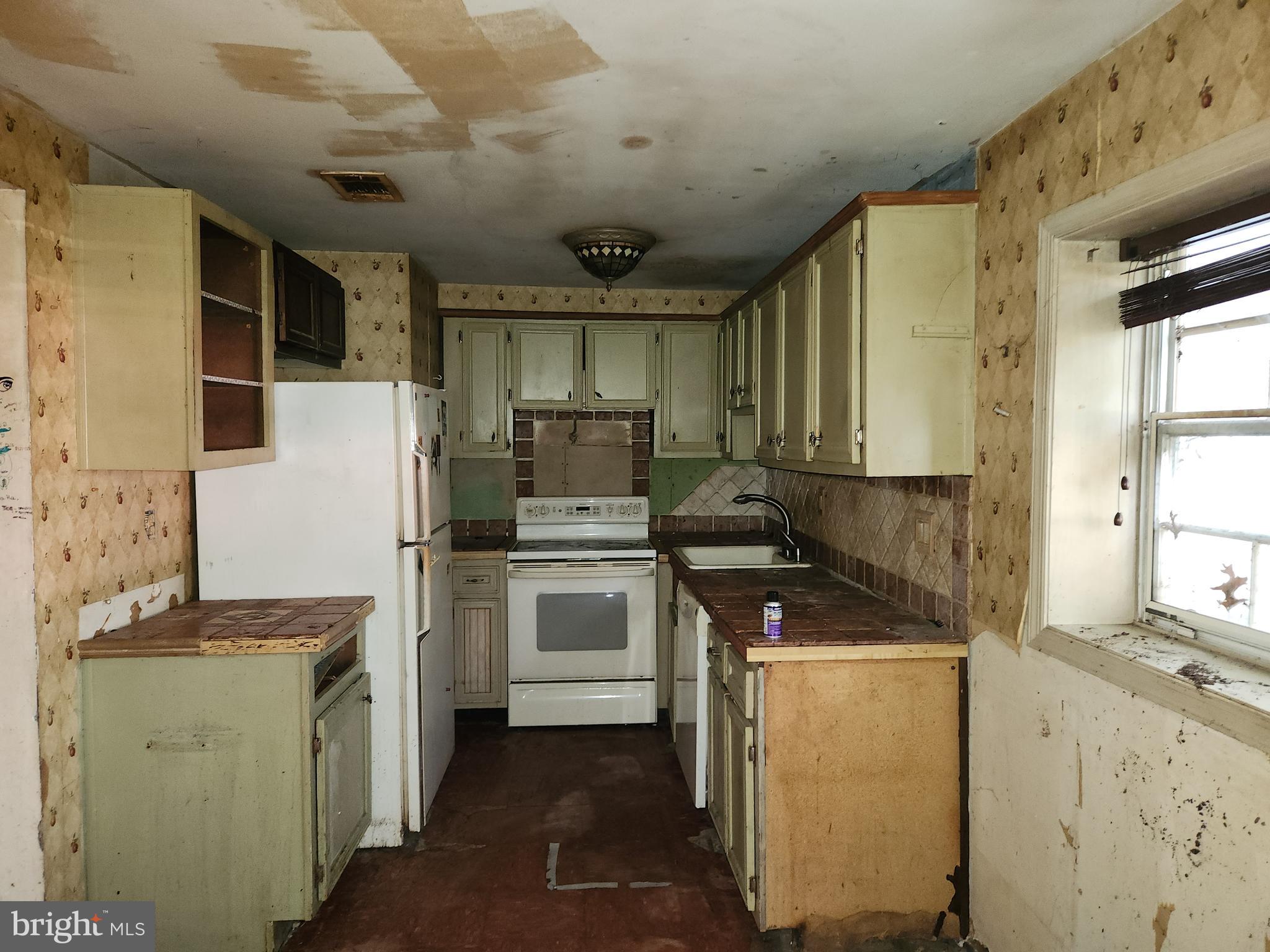 CROFTON MEWS CONDO - Residential