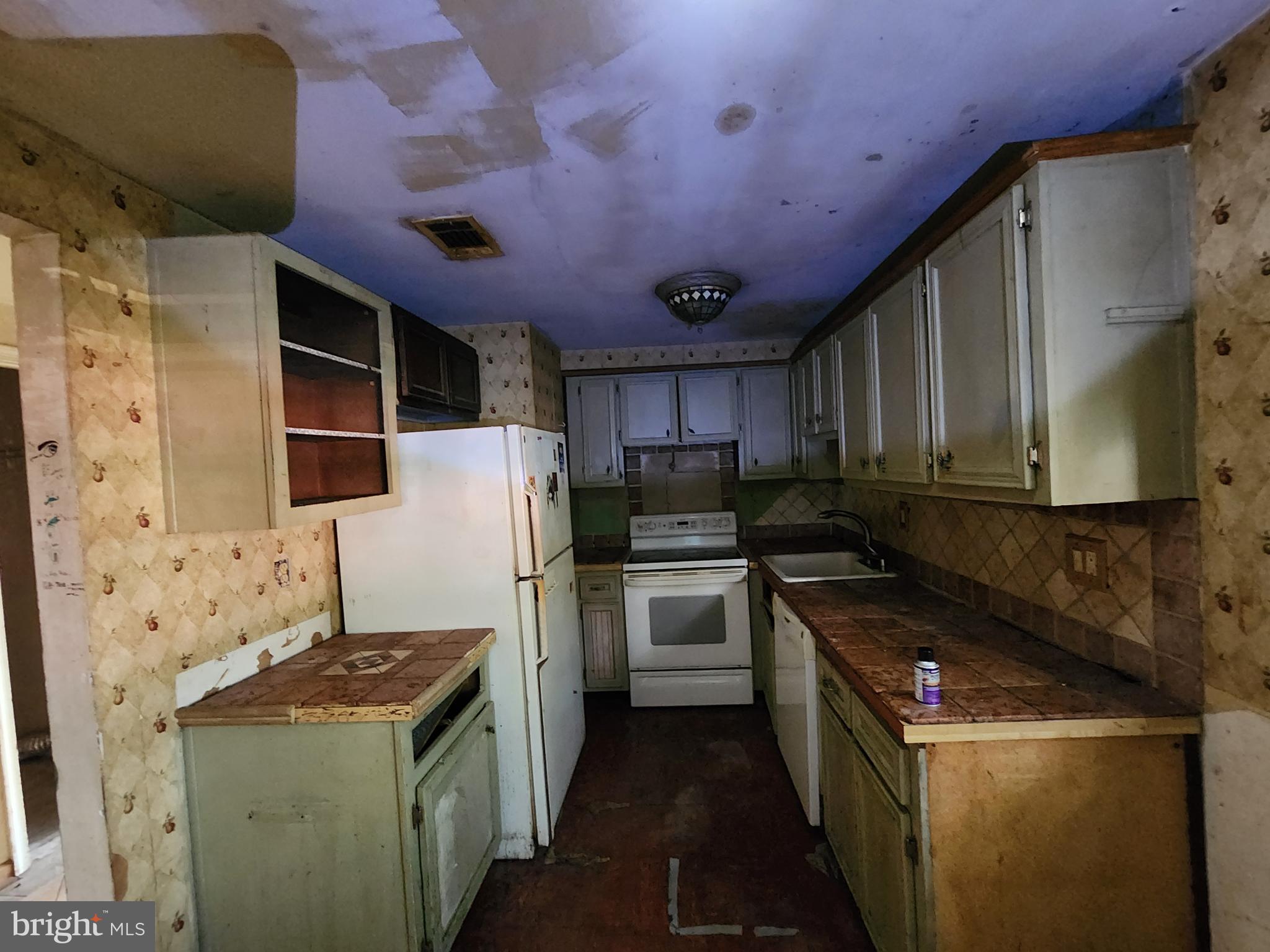 CROFTON MEWS CONDO - Residential