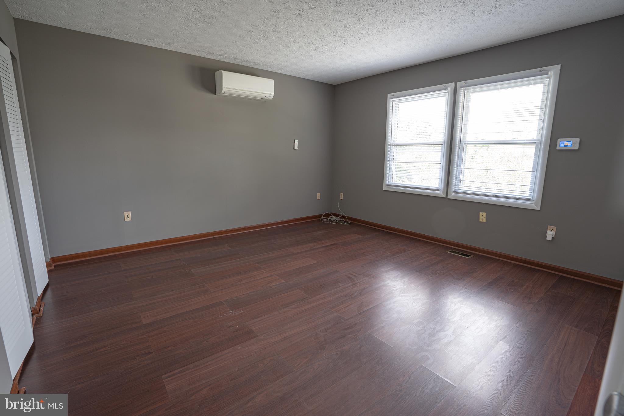 RIVER BEND ESTATES - Residential Lease