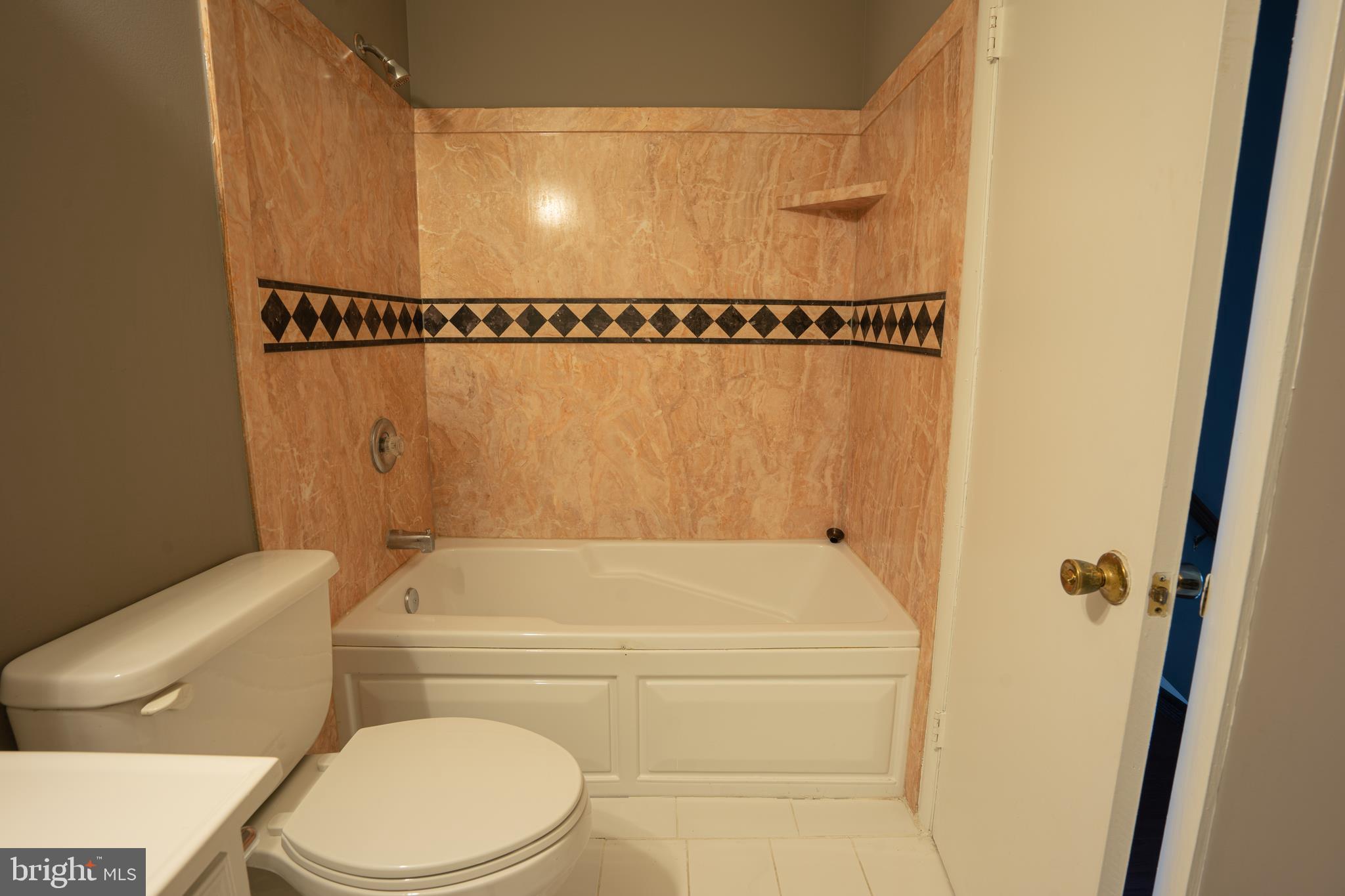 RIVER BEND ESTATES - Residential Lease