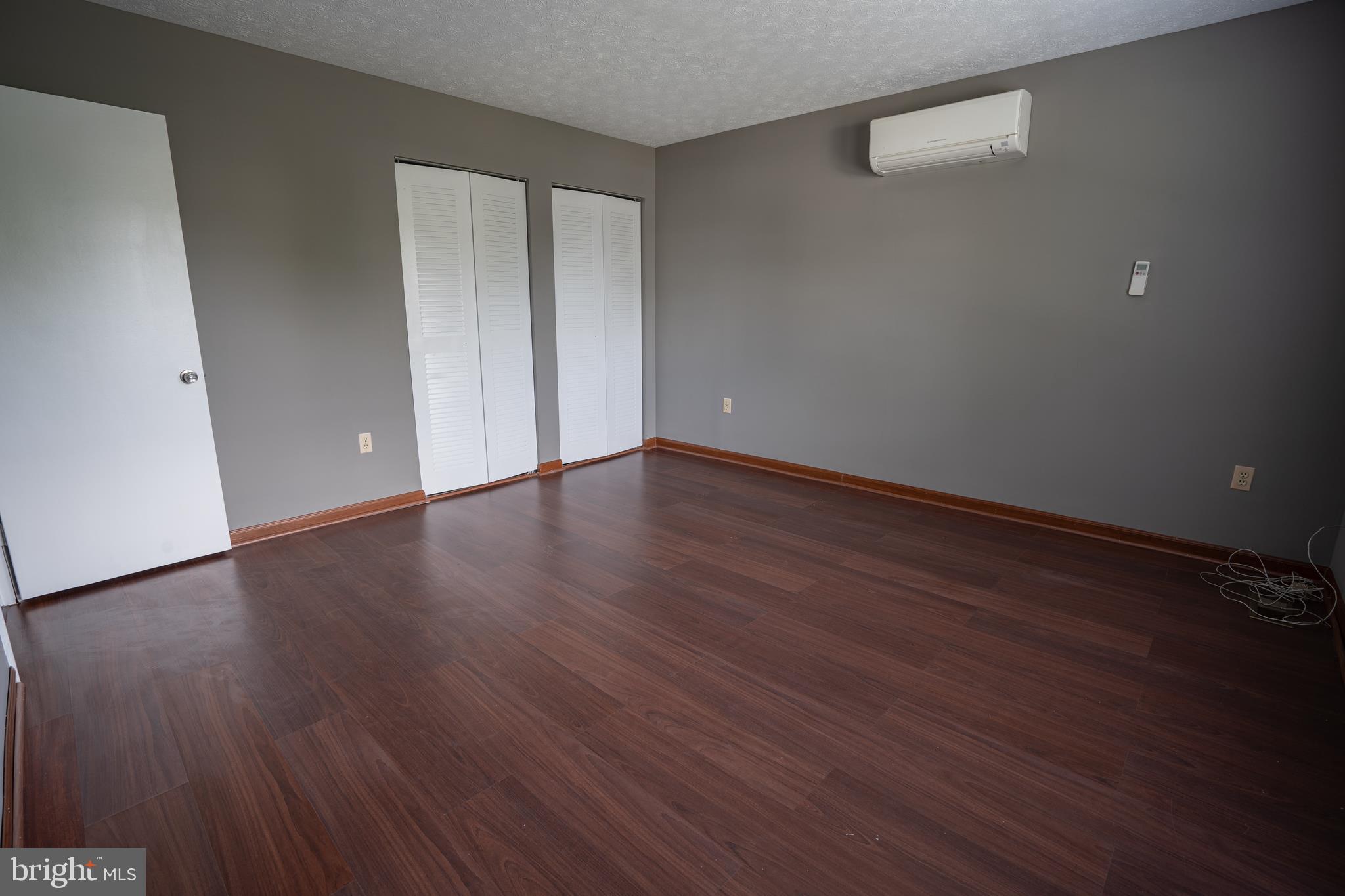 RIVER BEND ESTATES - Residential Lease