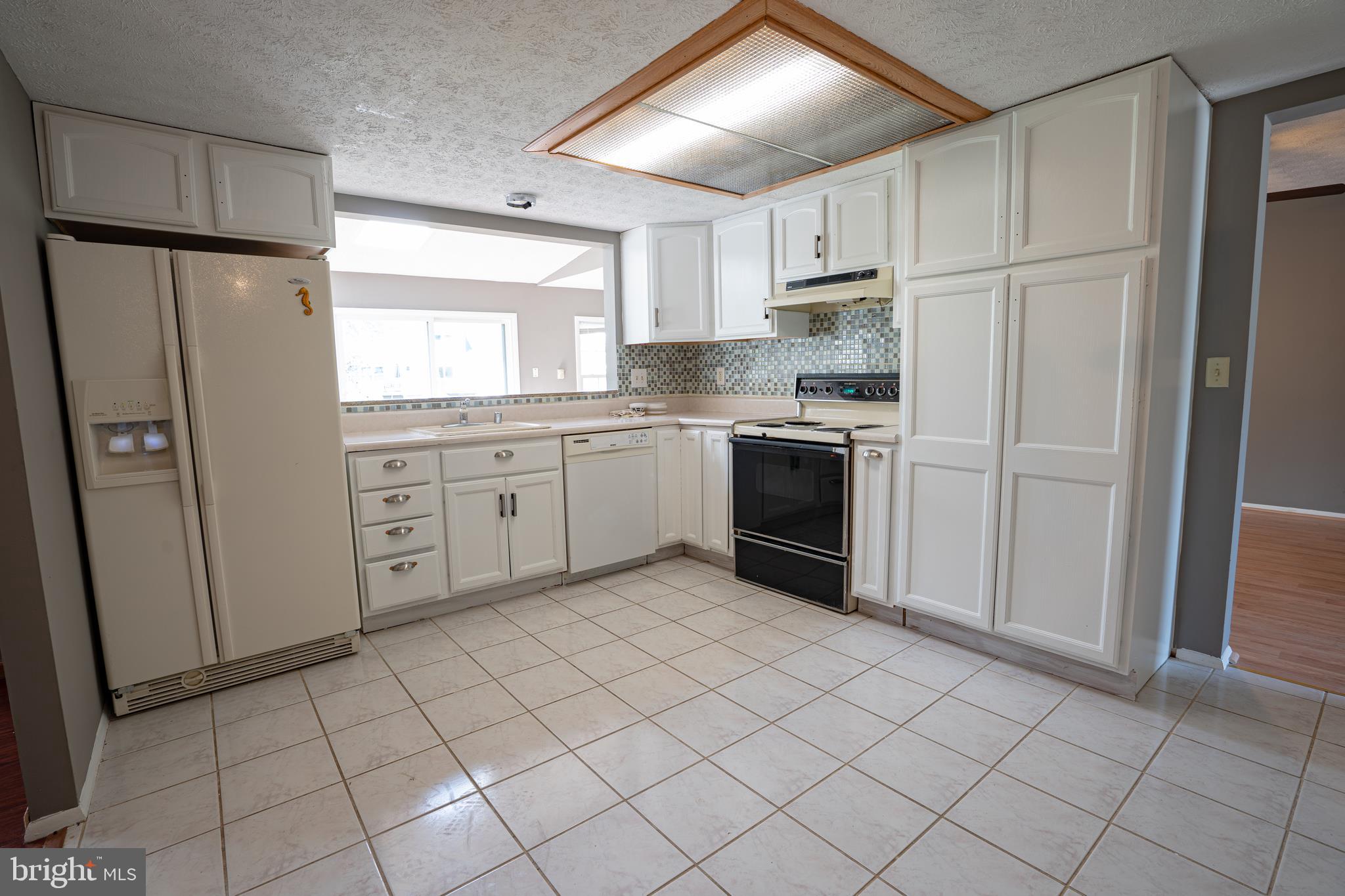 RIVER BEND ESTATES - Residential Lease